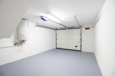 Garage (Large).jpg