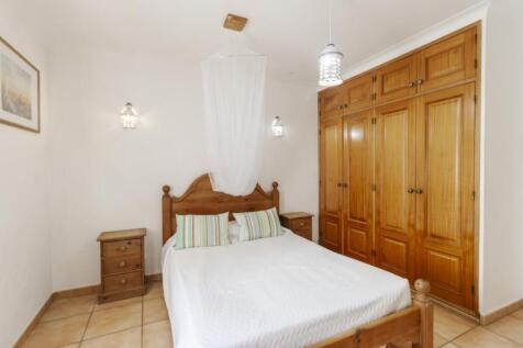 Second Bedroom (Large).jpg