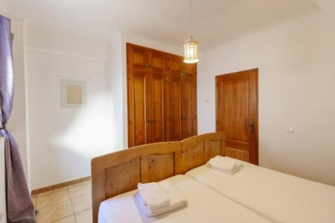 Third bedroom (Large).jpg