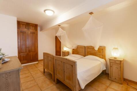 Fifth Bedroom (Large).jpg