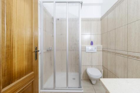 Fourth bathroom_a (Large).jpg