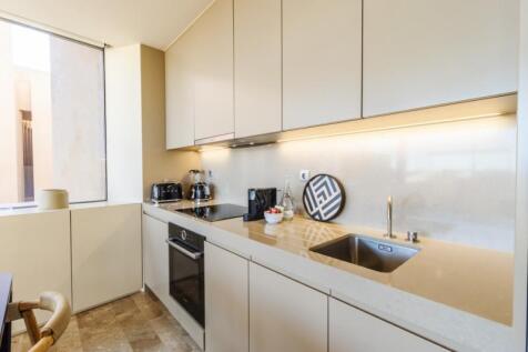 Kitchen (Large).jpg