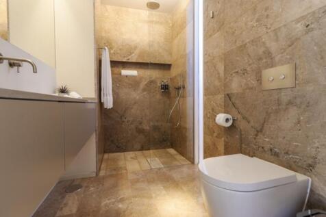 Master Bathroom_a (Large).jpg
