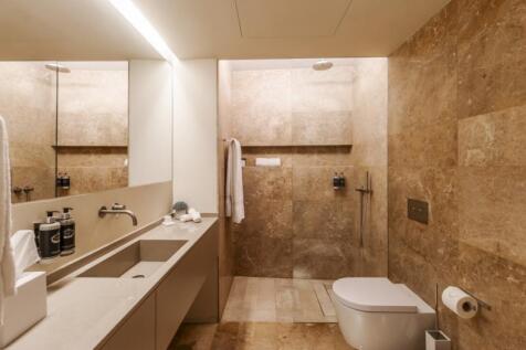 Bathroom (Large).jpg