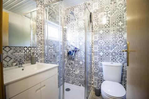 Service Bathroom (Large).jpg