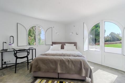 10 BEDROOM.JPG
