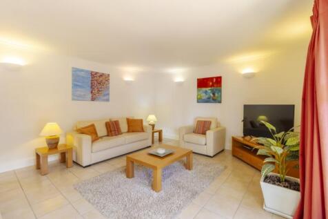 Living area (Large).jpg
