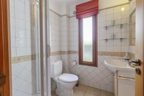 Third Bathroom (Large).jpg