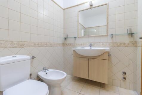 Master Bathroom_a (Large).jpg