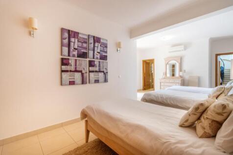 20.12 BEDROOM.jpg