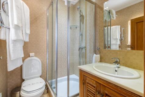 20.14 BATHROOM.jpg