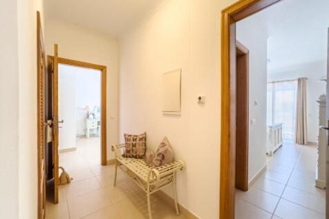 7 BEDROOMS ENTRACE (Large).jpg
