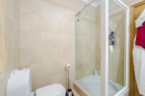11 BATHROOM  BM (Large).jpg