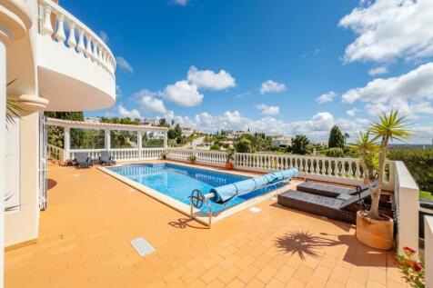 19.10 POOL (Large).jpg