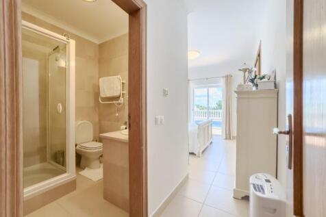 14 BEDROOM A ENTRACE (Large).jpg
