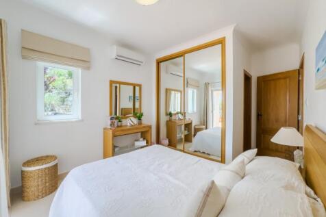17 BEDROOM B (Large).jpg
