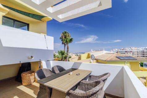 16 living room balcony (1).jpg