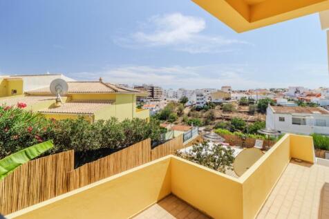 21 bedrooom balcony (1).jpg