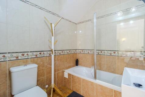 38.3 bedroom bathroom.JPG