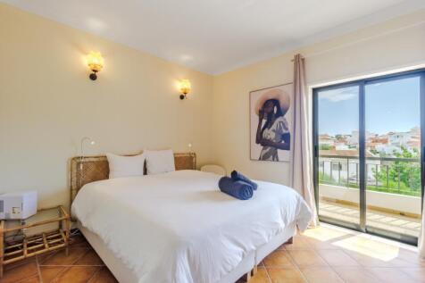 38.6 bedroom.JPG
