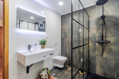 45 bathroom (1).jpg