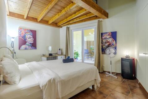 40.1 bedroom.JPG
