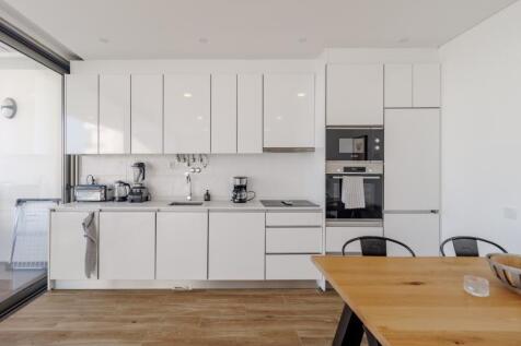 3 kitchen.JPG