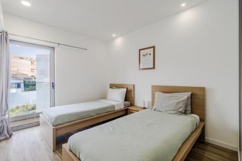 7 bedroom.JPG