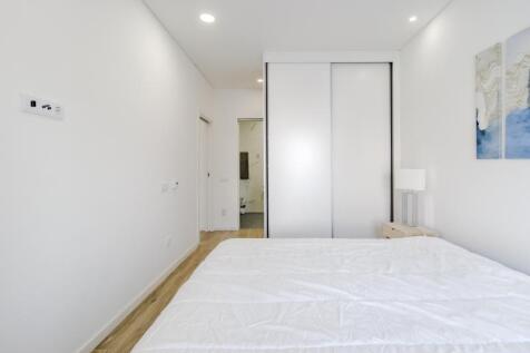 10 bedroom.JPG
