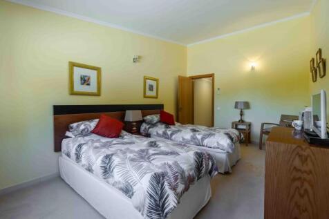 bedroom 4.jpg