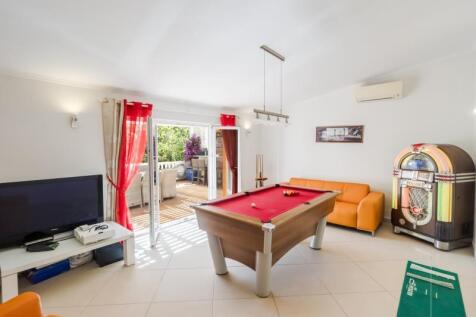 game room 1.jpg
