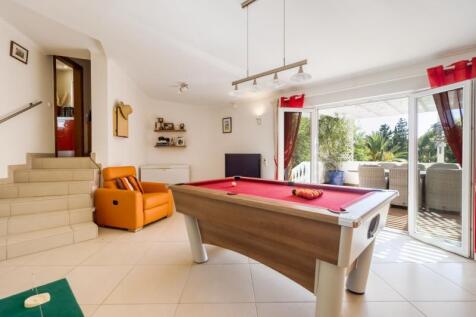 game room 2.jpg