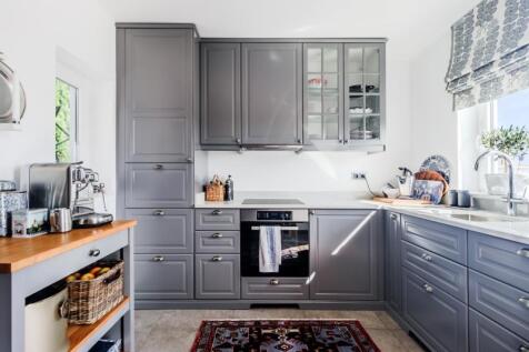 13 - kitchen.JPG