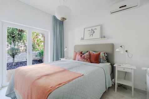 27 - bedroom.JPG