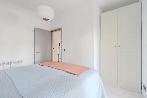 28 - bedroom.JPG
