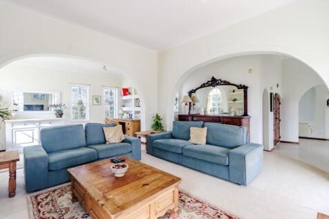 3-living room.JPG