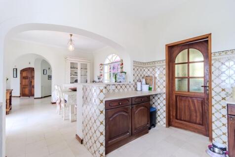 8-kitchen.JPG