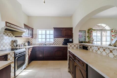 9-kitchen.JPG