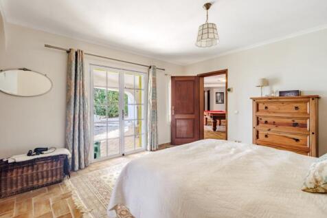 16-bedroom.JPG
