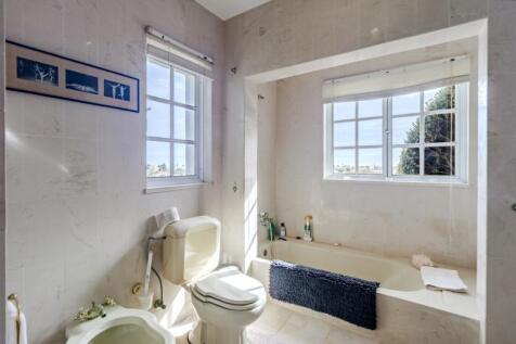 18-bathroom.JPG