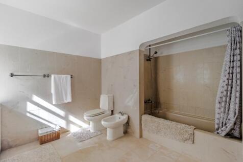 22-bathroom.JPG