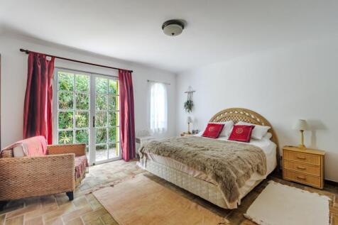 24-bedroom.JPG