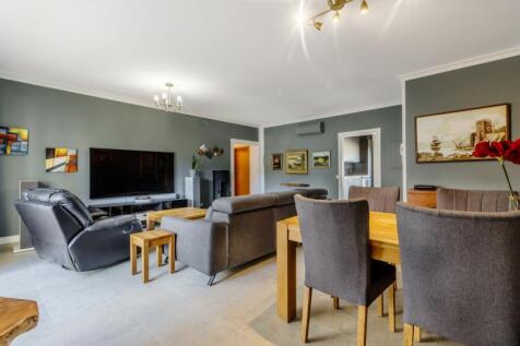 2 LIVING ROOM.jpg