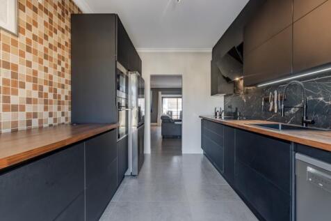 5 KITCHEN.jpg