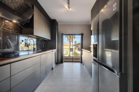 4 KITCHEN.jpg