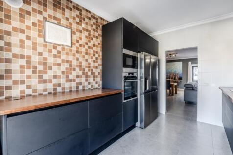 7 KITCHEN.jpg