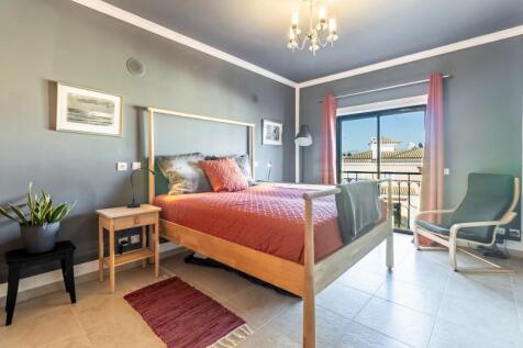 9 BEDROOM.jpg