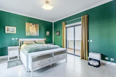 12 BEDROOM.jpg