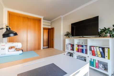 18 BEDROOM.jpg