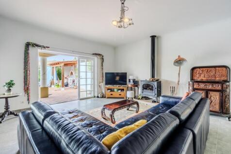 2 living room.jpg
